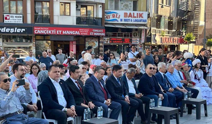 Zeytinburnu'nda "Ulusal Dombra Günü" Coşkusu