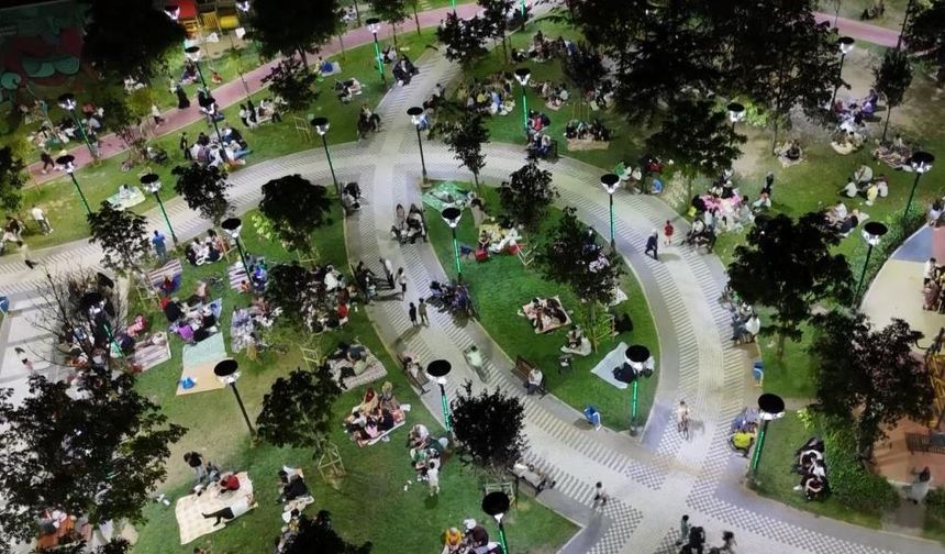 Depremde Bahçelievler’de vatandaşlar parklara akın etti