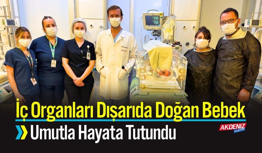İç Organları Dışarıda Doğan Bebek Umutla Hayata Tutundu