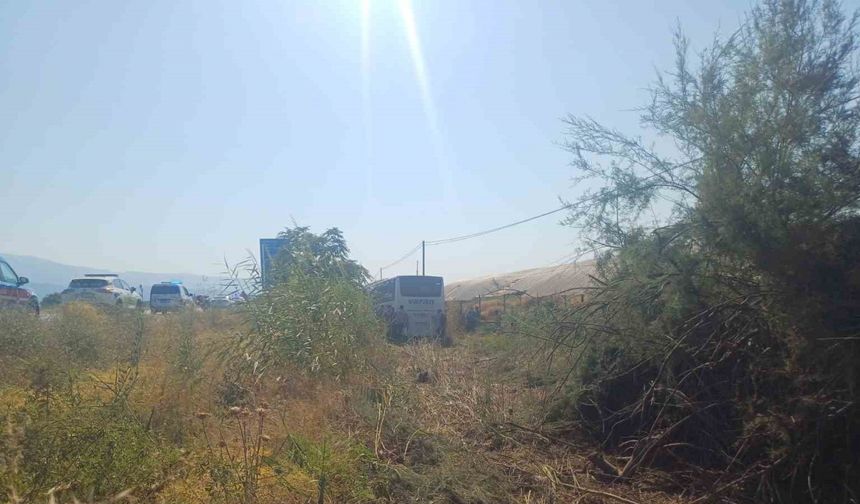 Manisa’da otobüs yoldan çıktı, 35 yolcu ölümden döndü