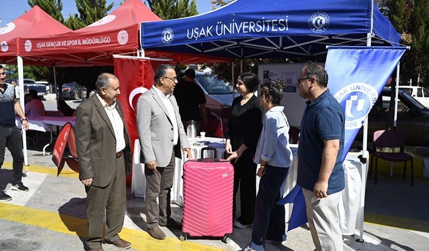 Uşak Üniversitesi'nden Geleneksel Öğrenci Karşılama Töreni