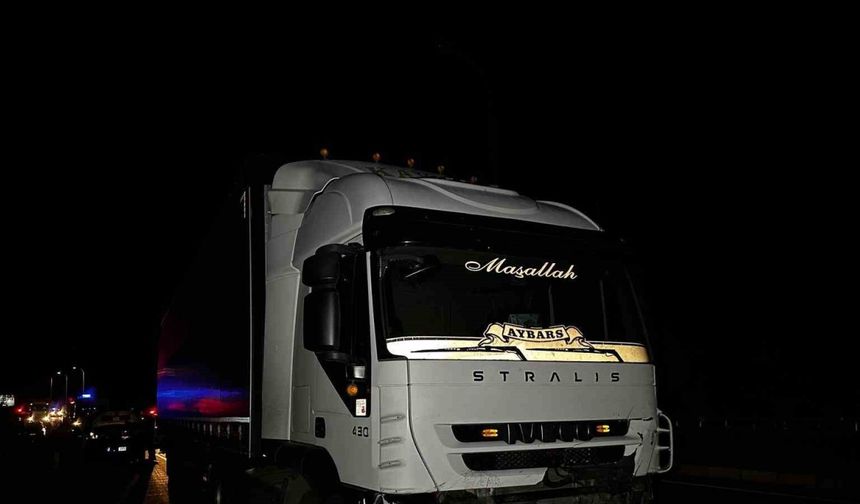 Uşak’ta tır ile otomobil çarpıştı: 1 ölü, 1 yaralı