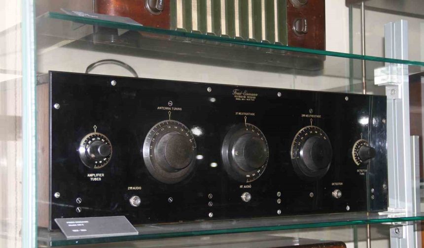 Asırlık telsiz ve radyo bu müzede özenle korunuyor