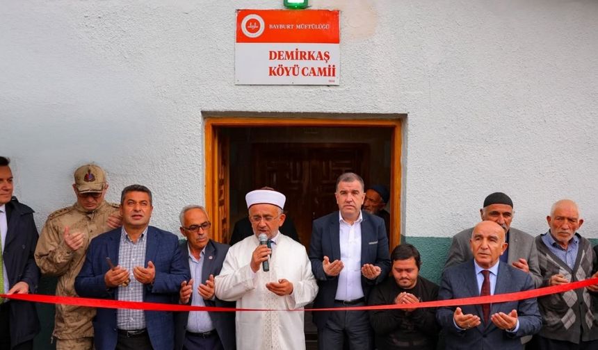 Bayburt Demirkaş Köyü Camisi Yenilenerek İbadete Açıldı
