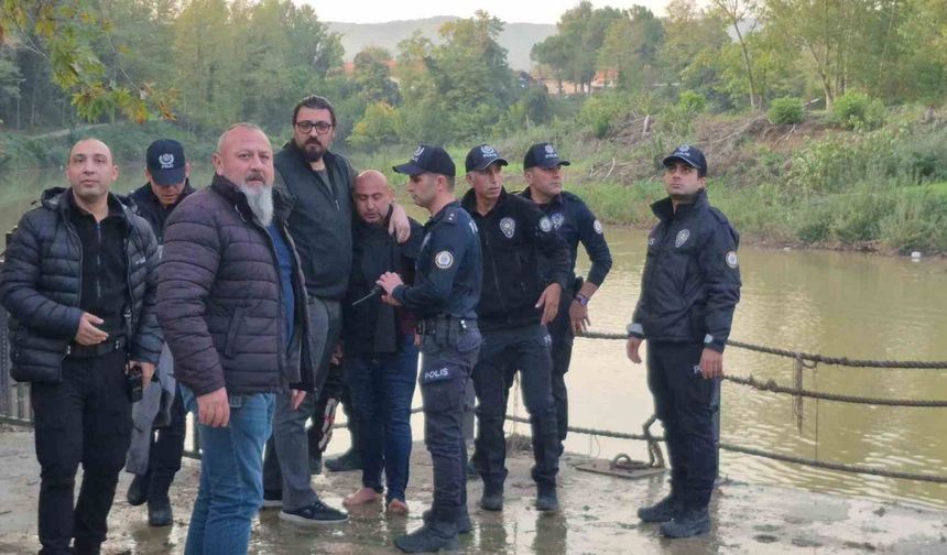Bartın'da eşiyle tartışan şahıs ırmağa atladı
