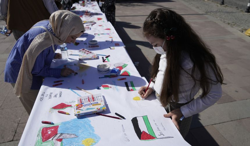 Gümüşhaneli Çocuklar Fırçalarını Filistin İçin Salladı