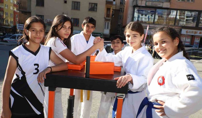 Hakkari’de Cumhuriyet Coşkusu Sporla Kutlandı