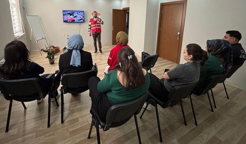 Kızılay'dan Yeşilay ve YEDAM Çalışanlarına Hayati Eğitim