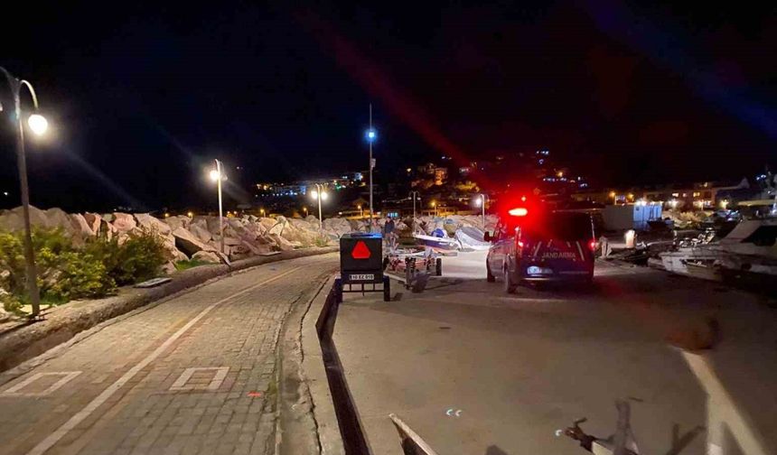 Küçükkuyu Limanında Kayalıklarda Bir Kişi Ölü Bulundu!