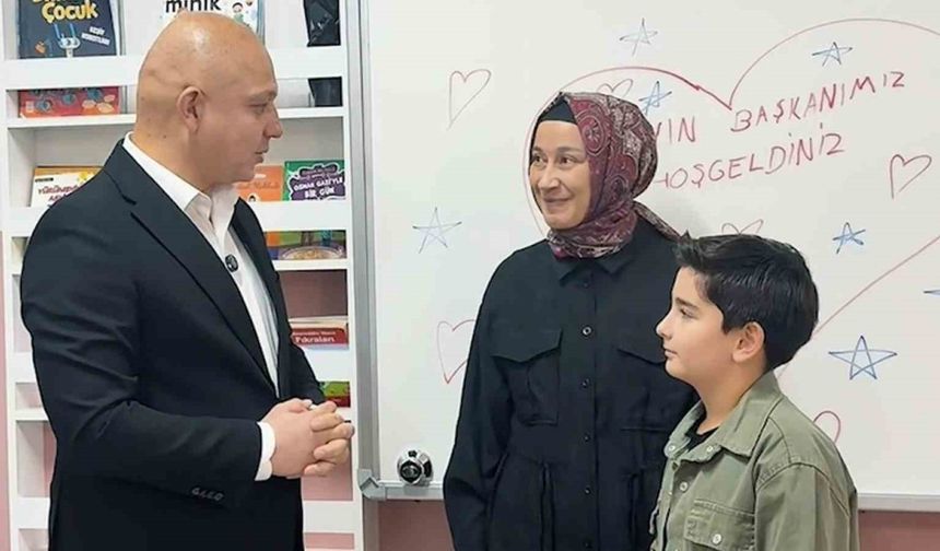 Sınıf Başkanı Sözünü Tuttu, Başkan Önal'ı Sınıfa Getirdi