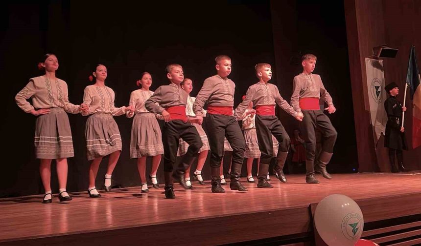 Yozgat'ta Dünya Dansları Rüzgârı Esti