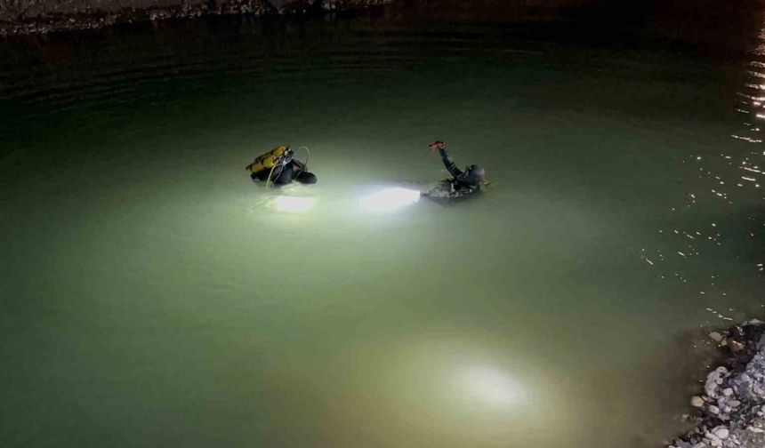 Adıyaman’da Kamyonet Gölete Düştü