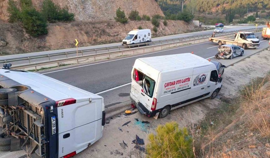 Zincirleme kazada 3 kişi yaralandı