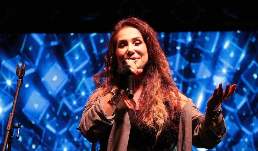 Sanatçı Rojin, Sevenleriyle Buluştu