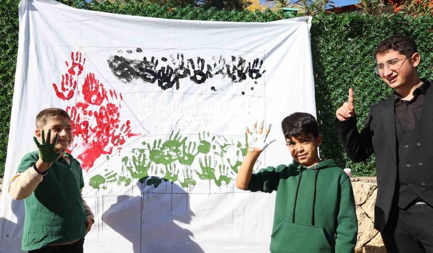 Diyarbakır'da Minik Ellerden Büyük Destek