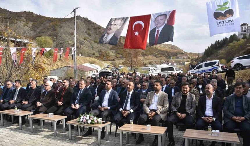 Mutki'de Mezbahane ve Halı Saha Hizmete Girdi