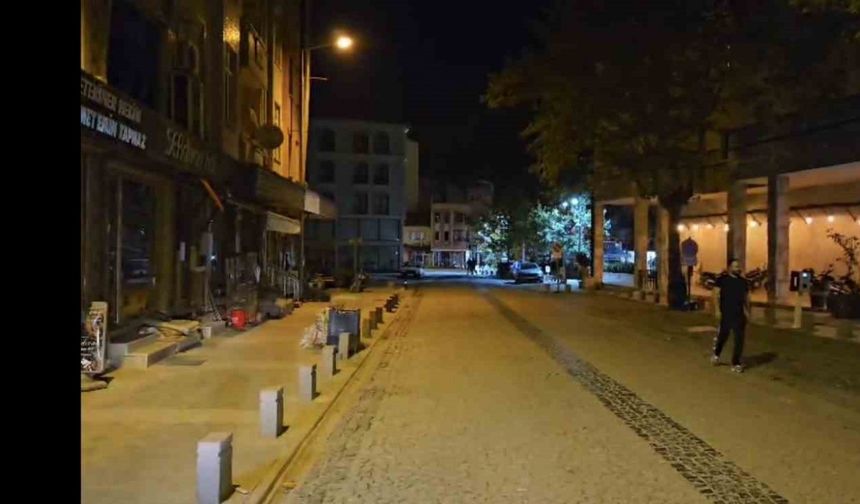 SON DAKİKA: Balıkesir'de 5 Dakikada Peş Peşe 3 Deprem!