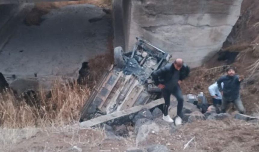 Köprü Altına Düşen Araç Can Aldı