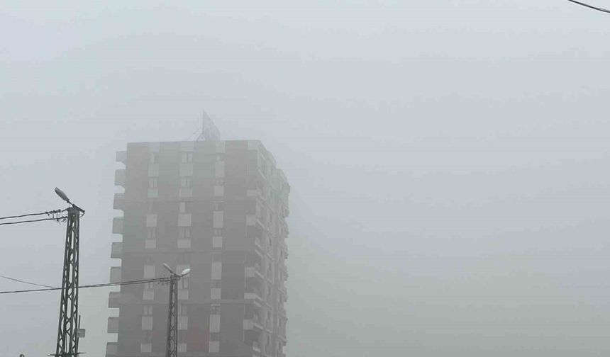 Antakya'da Sis Görüş Mesafesini 50 Metreye Düşürdü