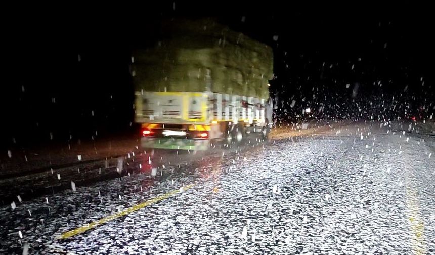 Ardahan’da kar yağışı ulaşımı olumsuz etkiledi