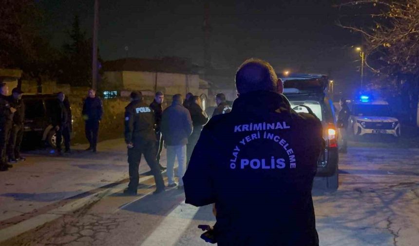 Bıçakla yaralanan şahıs, aracıyla hastaneye gitmeye çalıştı