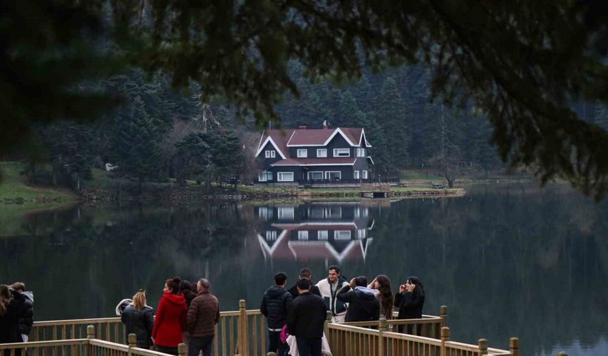 Gölcük’te Simge Evin Yansımasından Kartpostallık Manzara