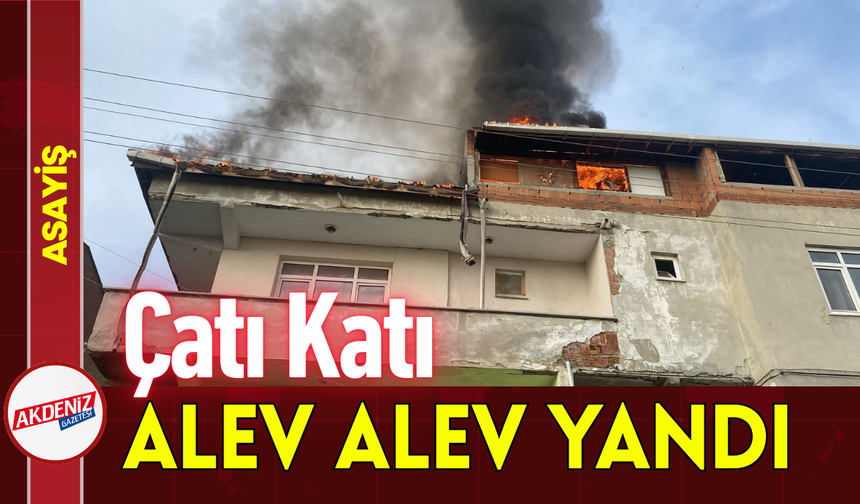 3 Katlı Evin Çatı Katı Alev Alev Yandı!