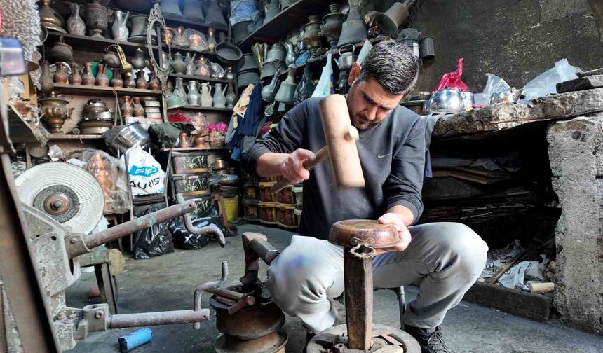 Devlet Sanatçısı Bakırcı Siirt’te Çekiç Sallıyor
