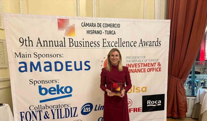 Ebru Özdemir’e İspanya’dan ‘Mesleki Liyakat Ödülü’