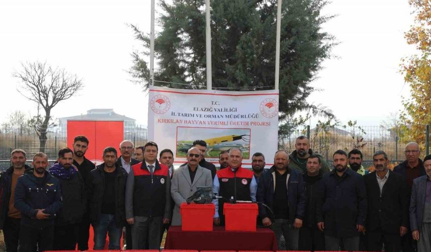 Elazığ’da hayvan üreticilerine kırkım makinası verildi