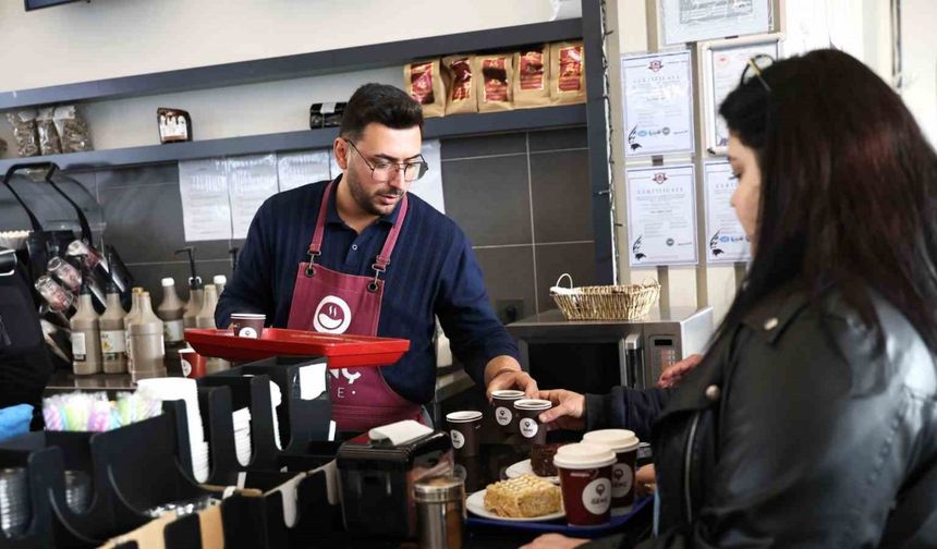 Gençler, Genç Kafe’nin müdavimi oldu