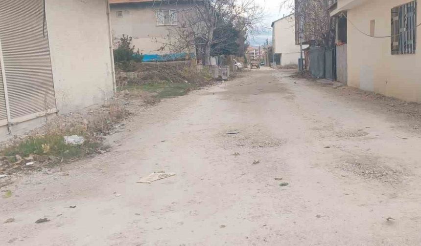 Gölbaşı Yeni Mahalle’de Asfalt Çilesi