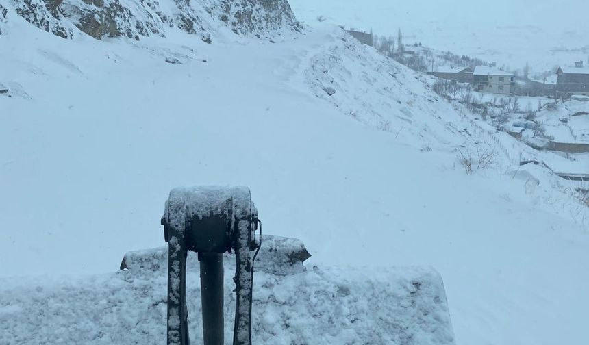 Hakkari'de 96 köy ve 205 mezra yolu ulaşıma kapandı