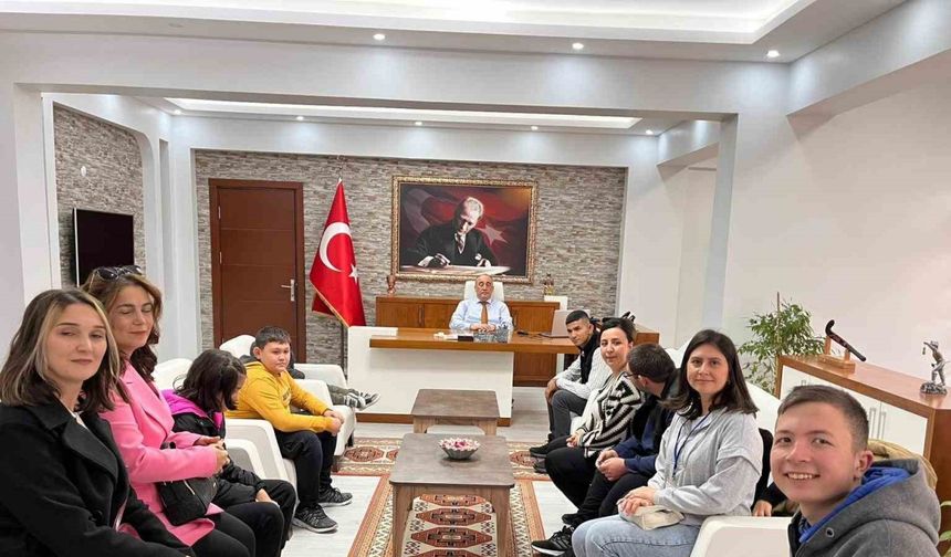 Kaymakam İlhan, özel öğrencileri ağırladı