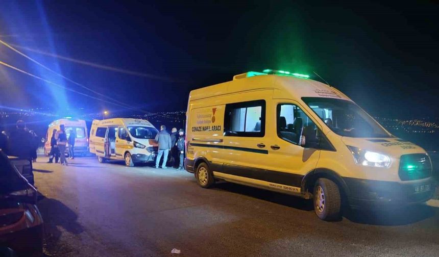 Kendisinden ayrılan kız arkadaşını silahla vurdu