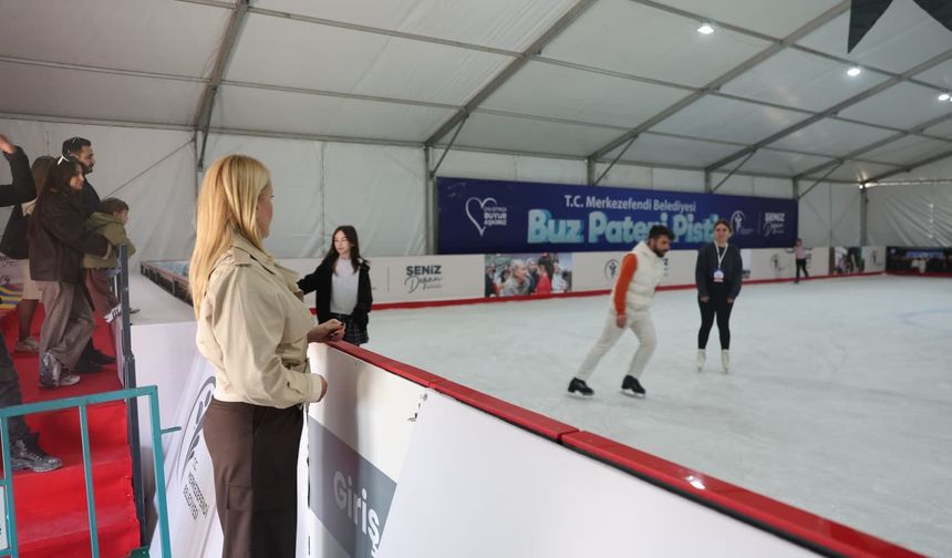 Yeni Açılan Buz Pisti, Her Yaştan Ziyaretçisini Bekliyor!