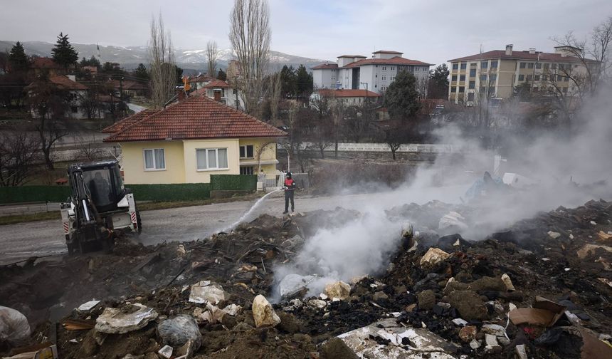 Alevler Evi Sardı: 1 Yaralı, Ev Kullanılamaz Halde!