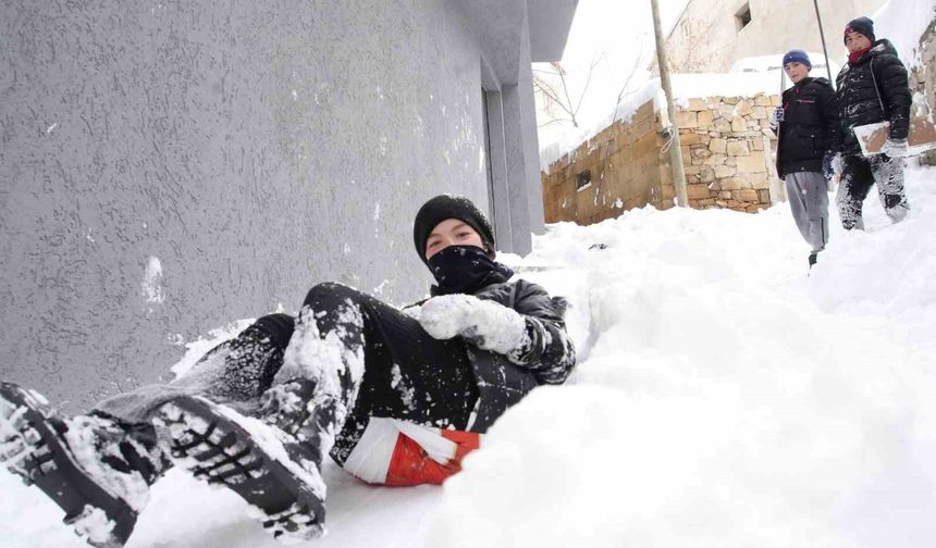 Bayburt'ta Kar Tatili: 14 Ocak'ta Okullara Kar Engeli