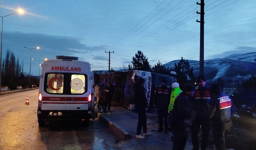Burdur’da Yolcu Otobüsü Devrildi: 12 Yaralı