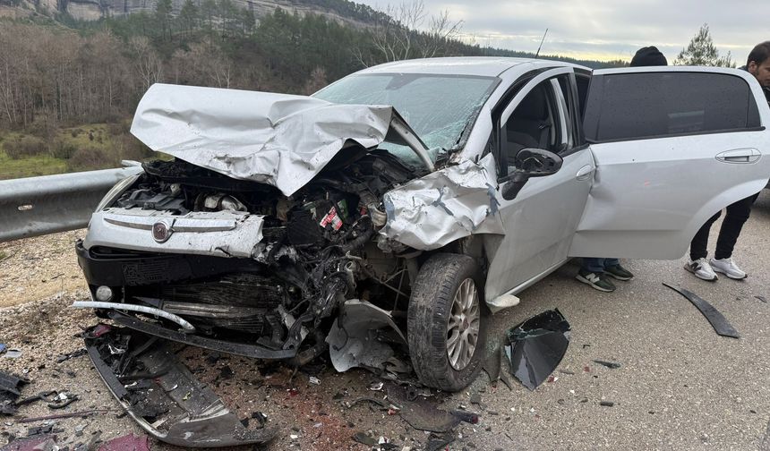 Burdur'da Zincirleme Trafik Kazası: 4 Kişi Yaralandı