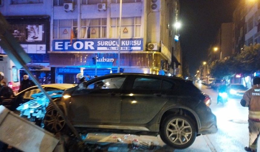 İskenderun Şehit Pamir Caddesi’nde Kaza: 2 Yaralı