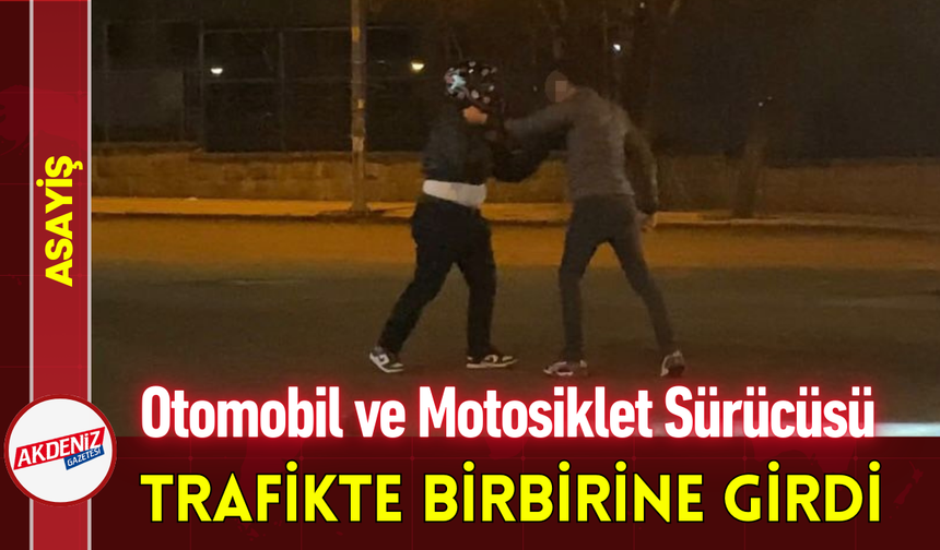 Otomobil ve Motosiklet Sürücüsü Trafikte Birbirine Girdi!