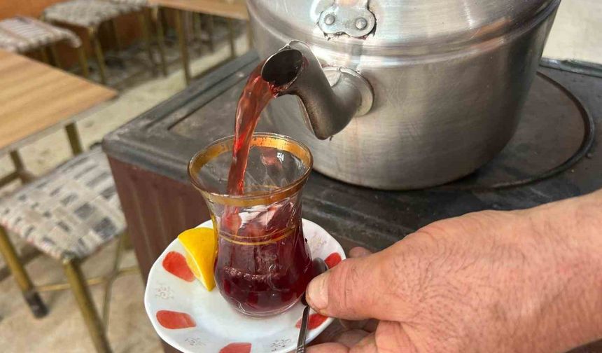 Soğuk Havada Soba Üstü Kış Çayına Yoğun İlgi