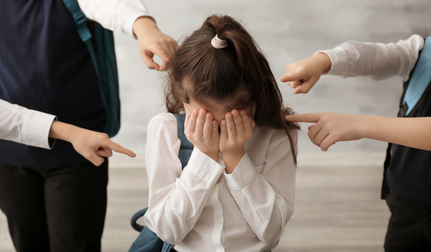 Uzmanlardan Uyarı:  "Akran Zorbalığı Evde Başlıyor!"
